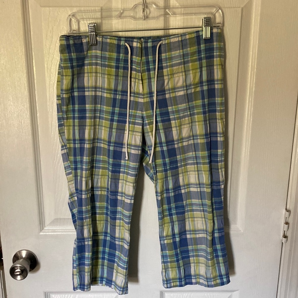 Womens Capris by Outlooks